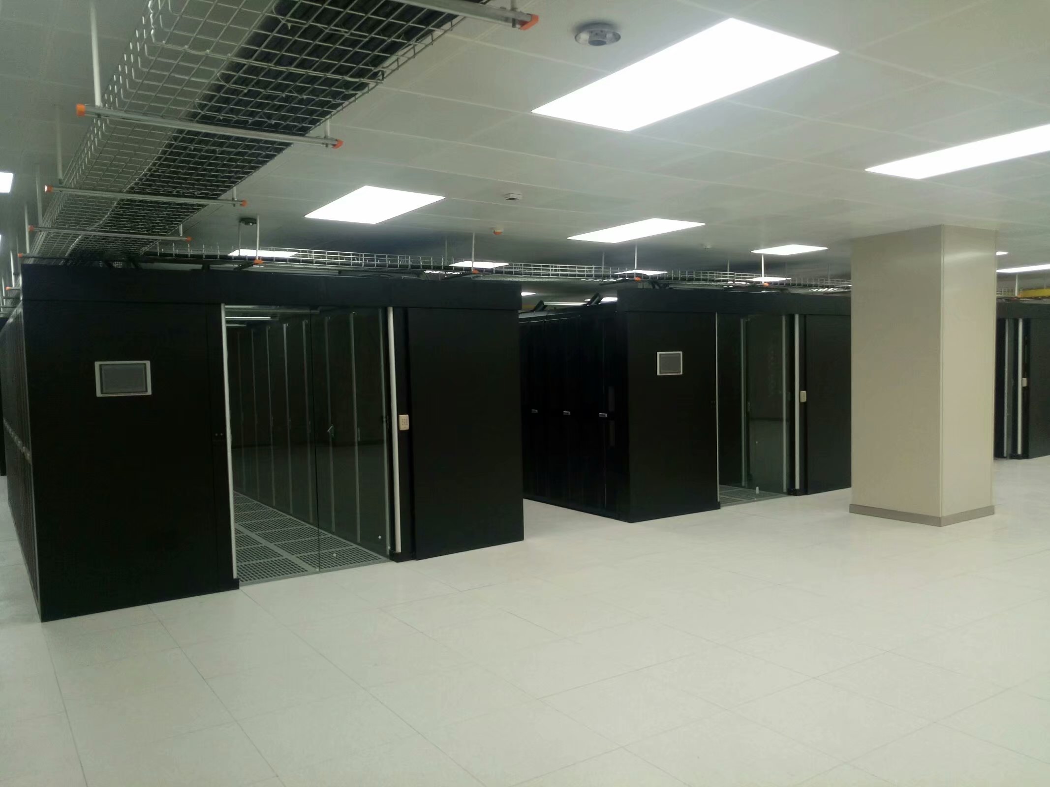 眾鑫機(jī)房防靜電地板